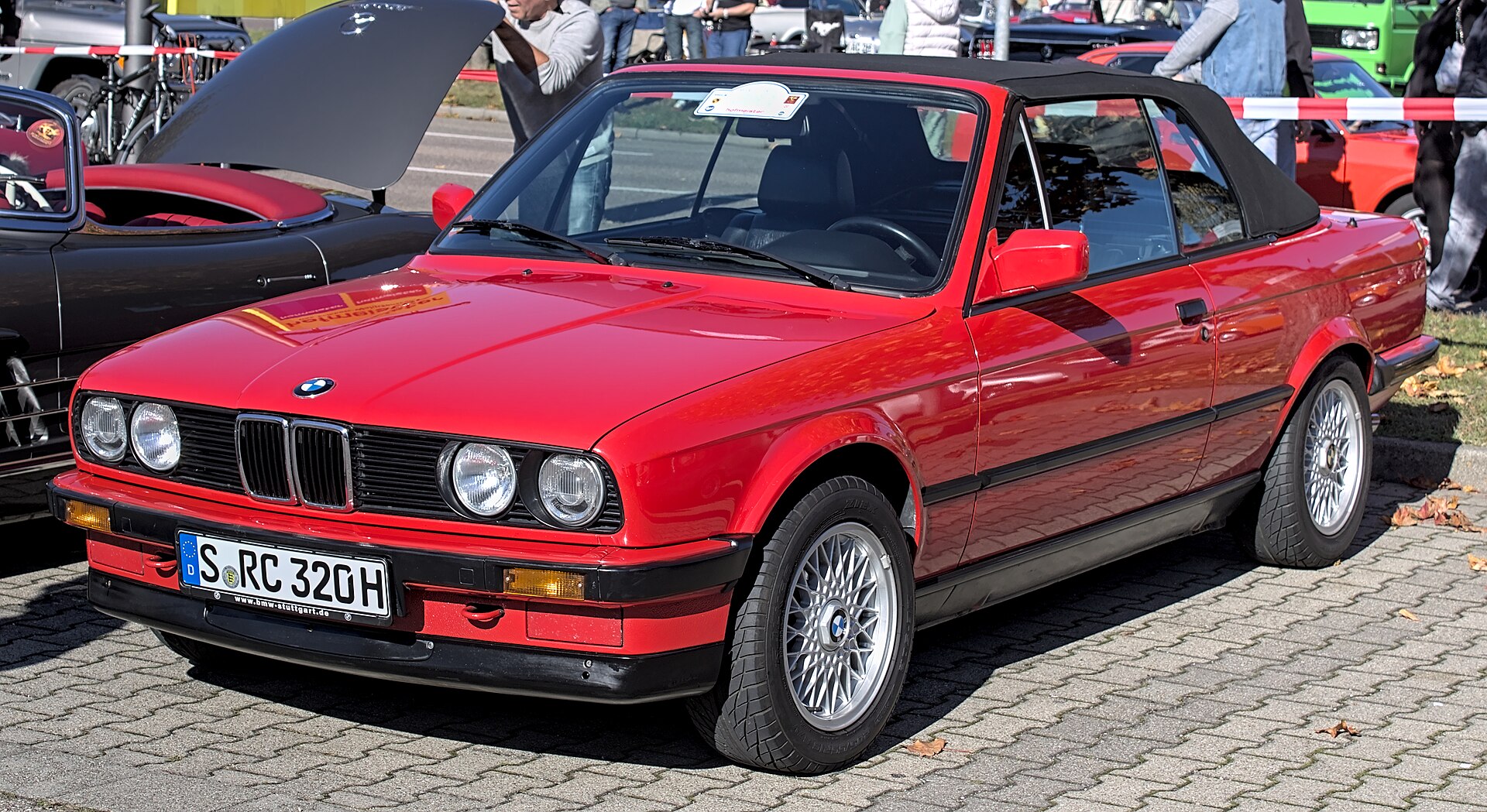Кабриолет BMW E30 на реальной лицензированной фотографии
