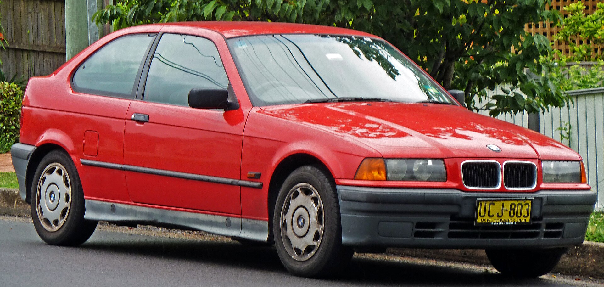 Compact BMW E36 на реальной лицензированной фотографии