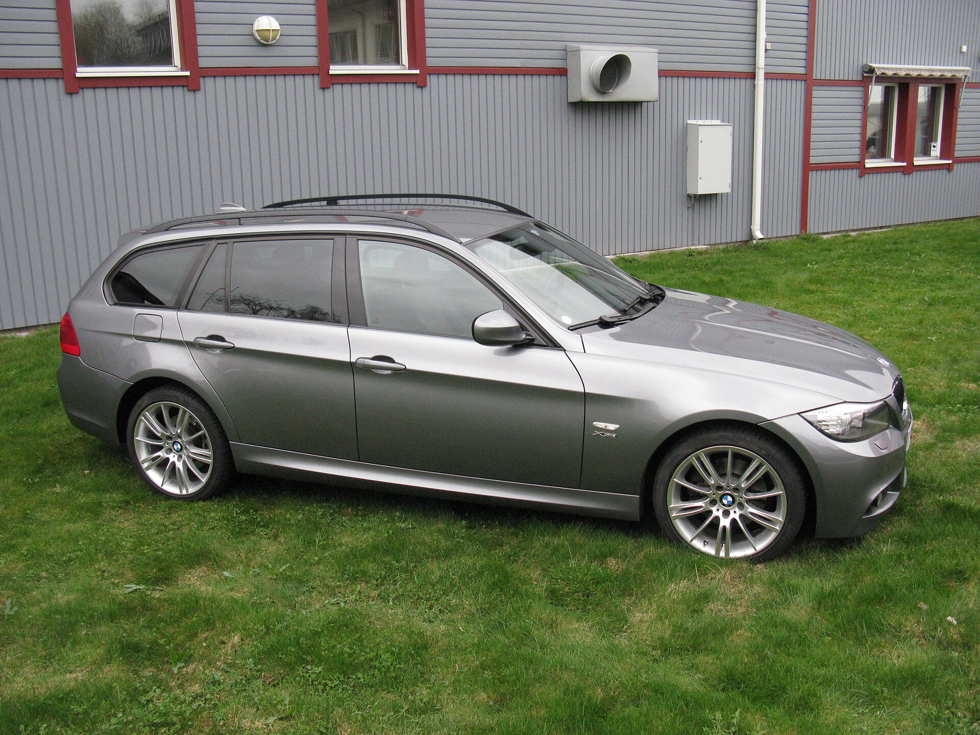 Touring BMW E90/E91/E92/E93 на реальной лицензированной фотографии