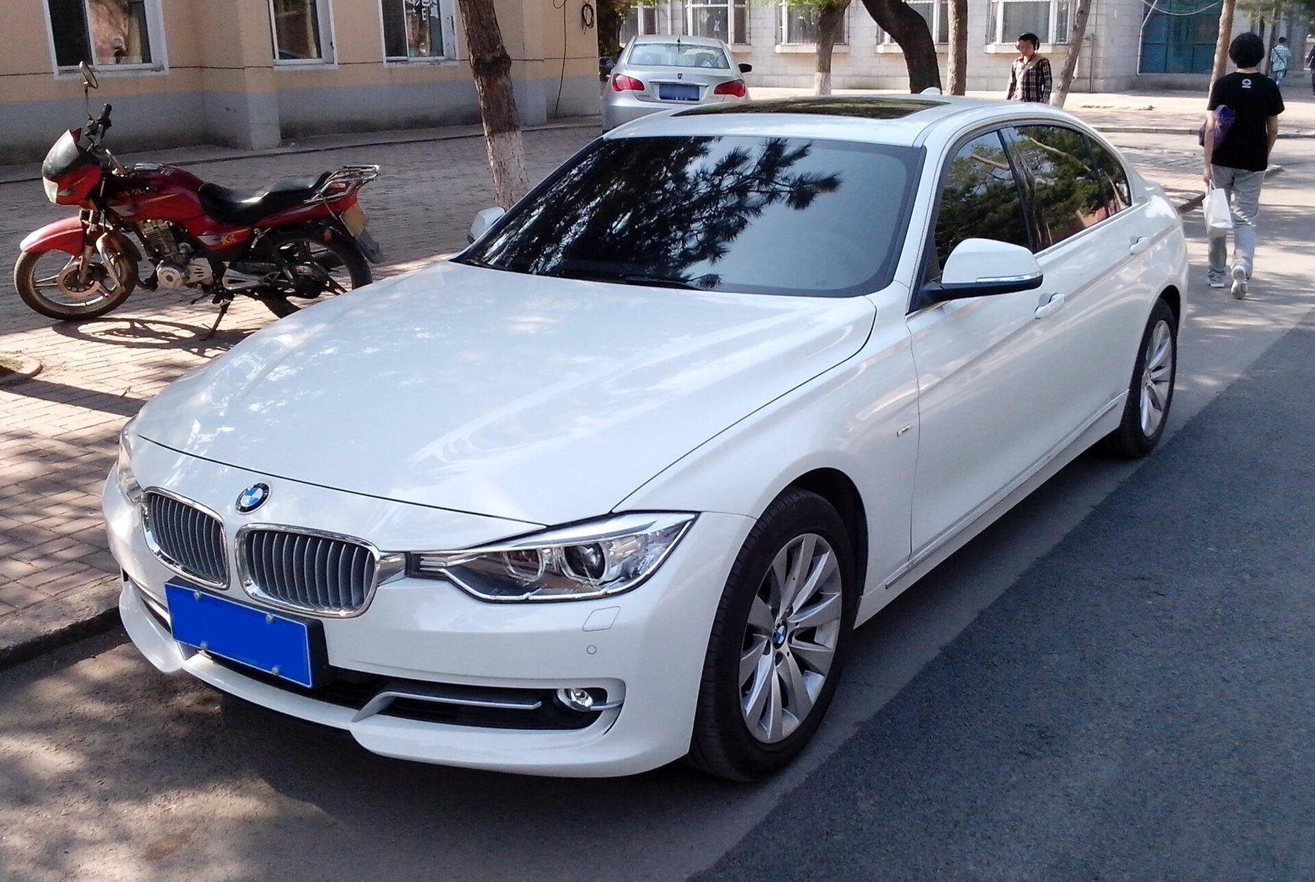 Удлинённый седан BMW F30/F31/F34 на реальной лицензированной фотографии