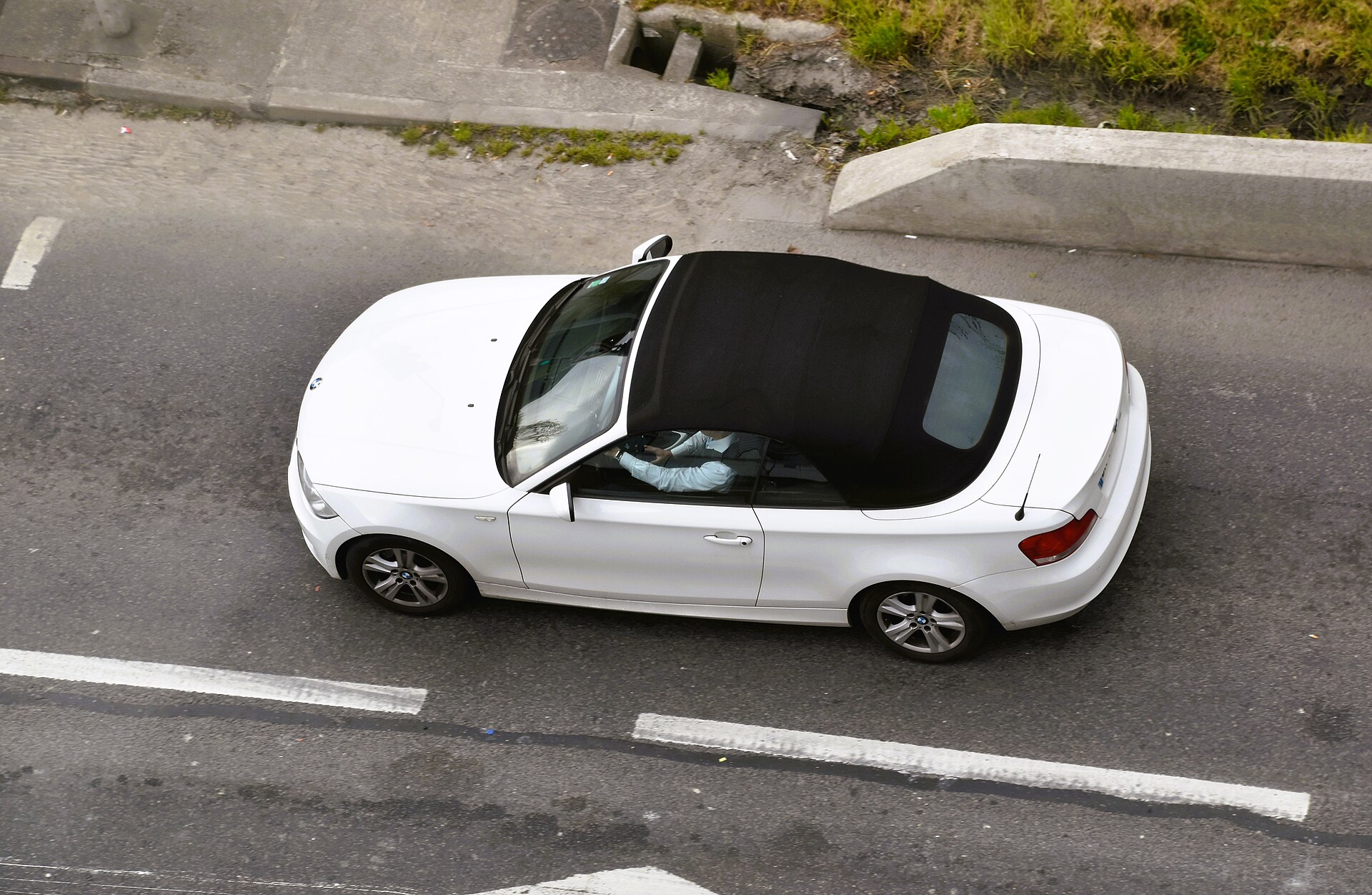 Кабриолет BMW E88 на реальной лицензированной фотографии