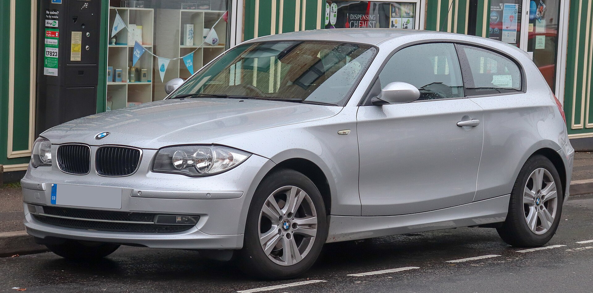3-дверный хэтчбек BMW E81 на реальной лицензированной фотографии