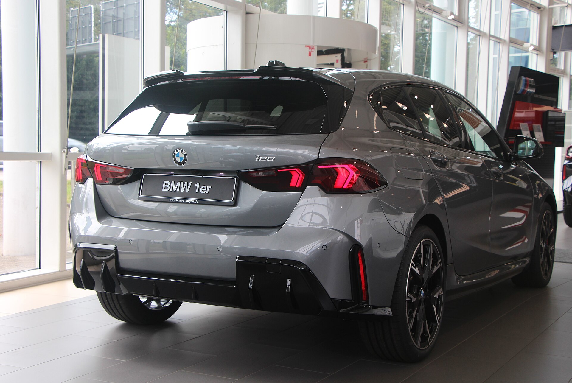 5-дверный хэтчбек BMW F70 на реальной лицензированной фотографии