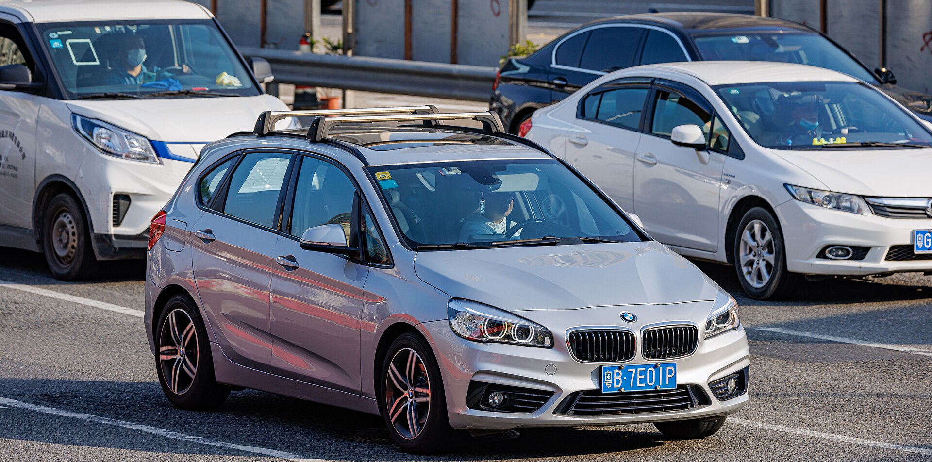 Active Tourer BMW F45 на реальной лицензированной фотографии