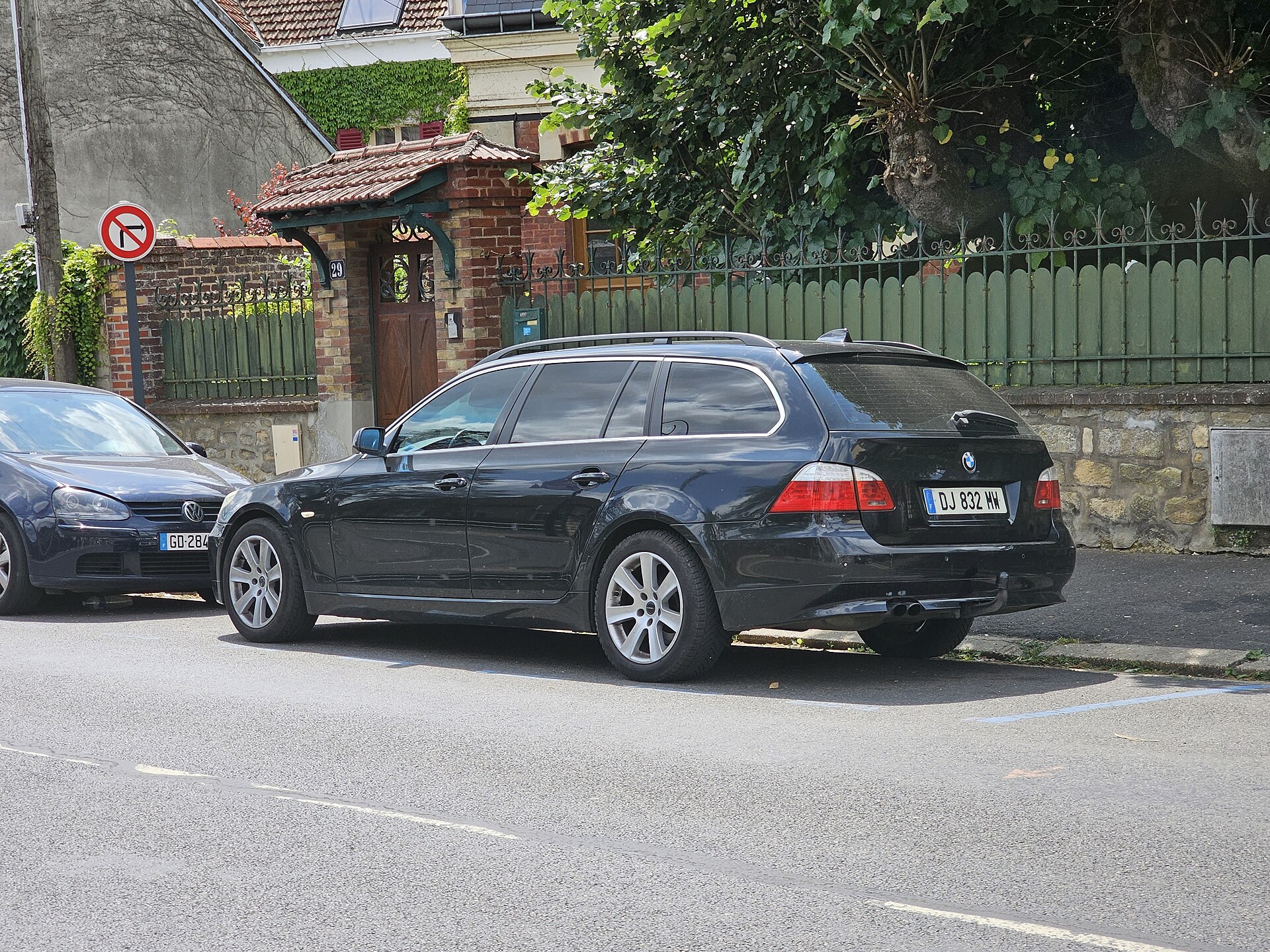 Touring BMW E61 на реальной лицензированной фотографии