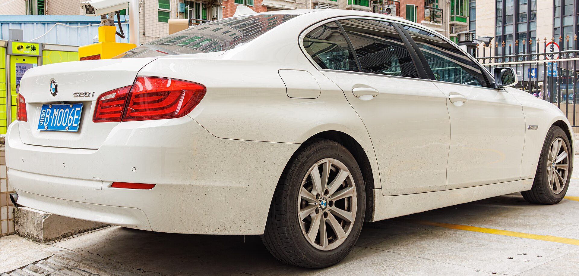 5 Series F10 Sedan in a real licensed photograph