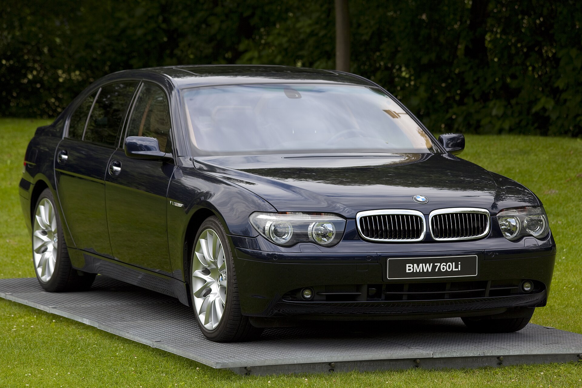 7 Series E66 Long-wheelbase Sedan in a real licensed photograph
