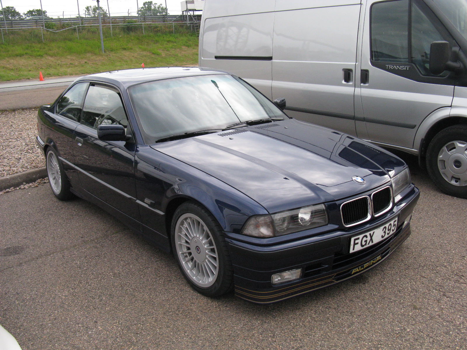 Купе BMW ALPINA B3 E36 Coupé на реальной лицензированной фотографии