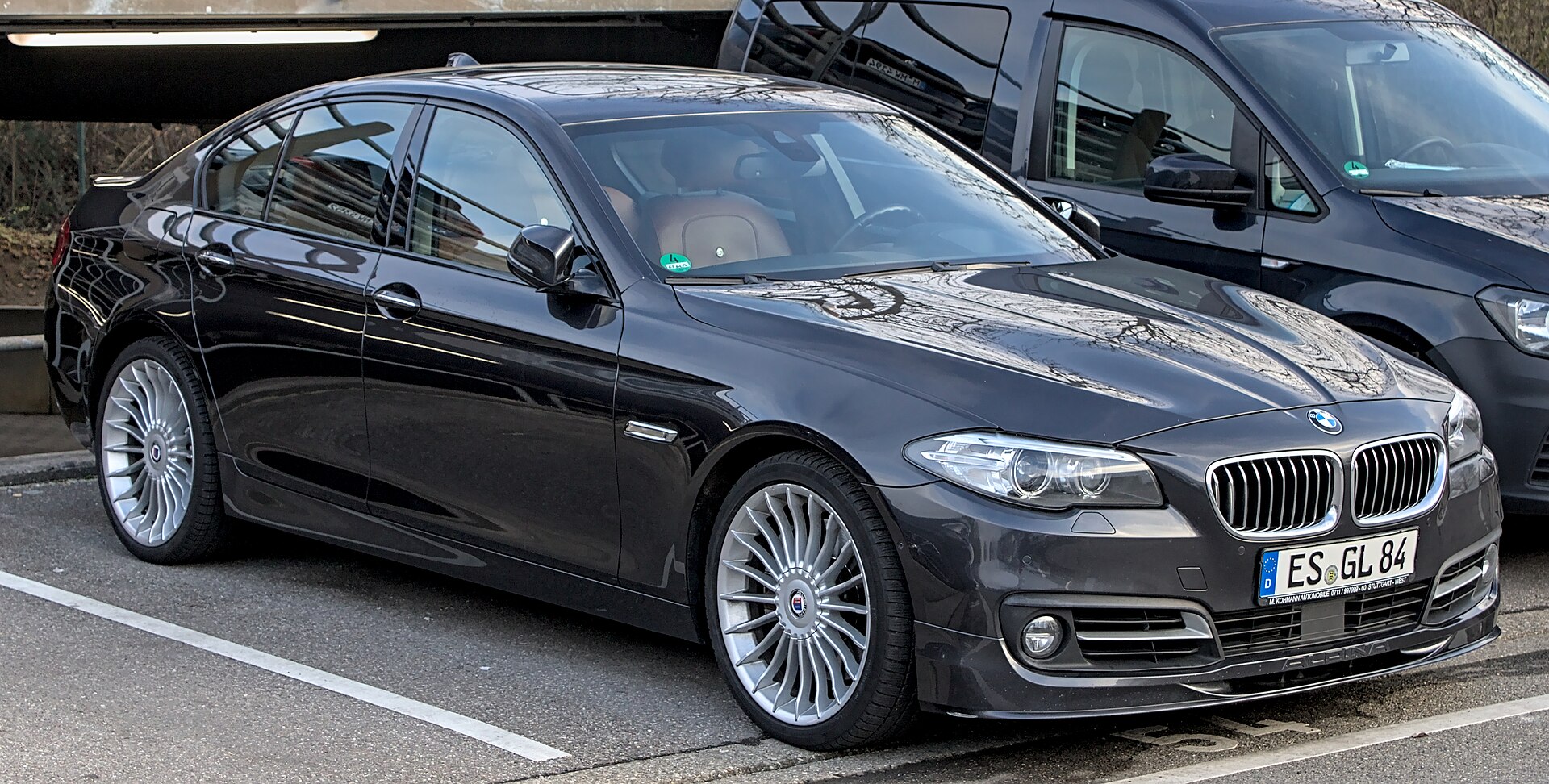 Седан BMW ALPINA B5/D5 F10 Sedan на реальной лицензированной фотографии