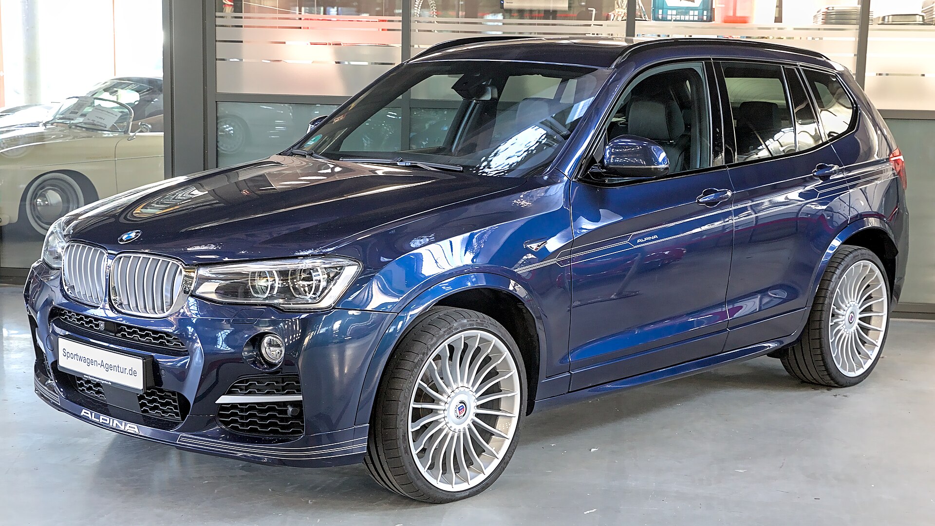 Кроссовер SAV BMW ALPINA XD3 F25 на реальной лицензированной фотографии
