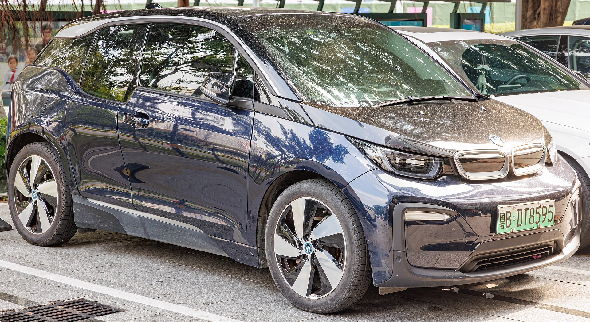 5-дверный хэтчбек BMW I01 на реальной лицензированной фотографии
