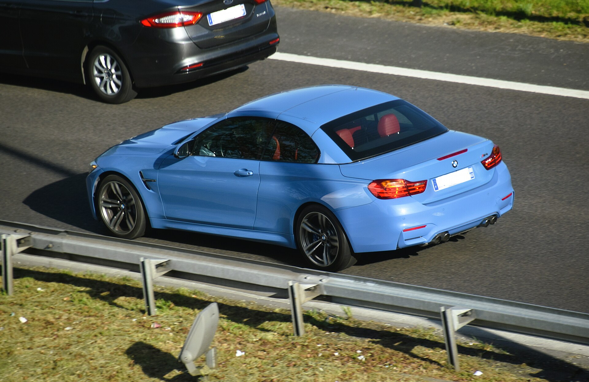 Кабриолет BMW F83 на реальной лицензированной фотографии