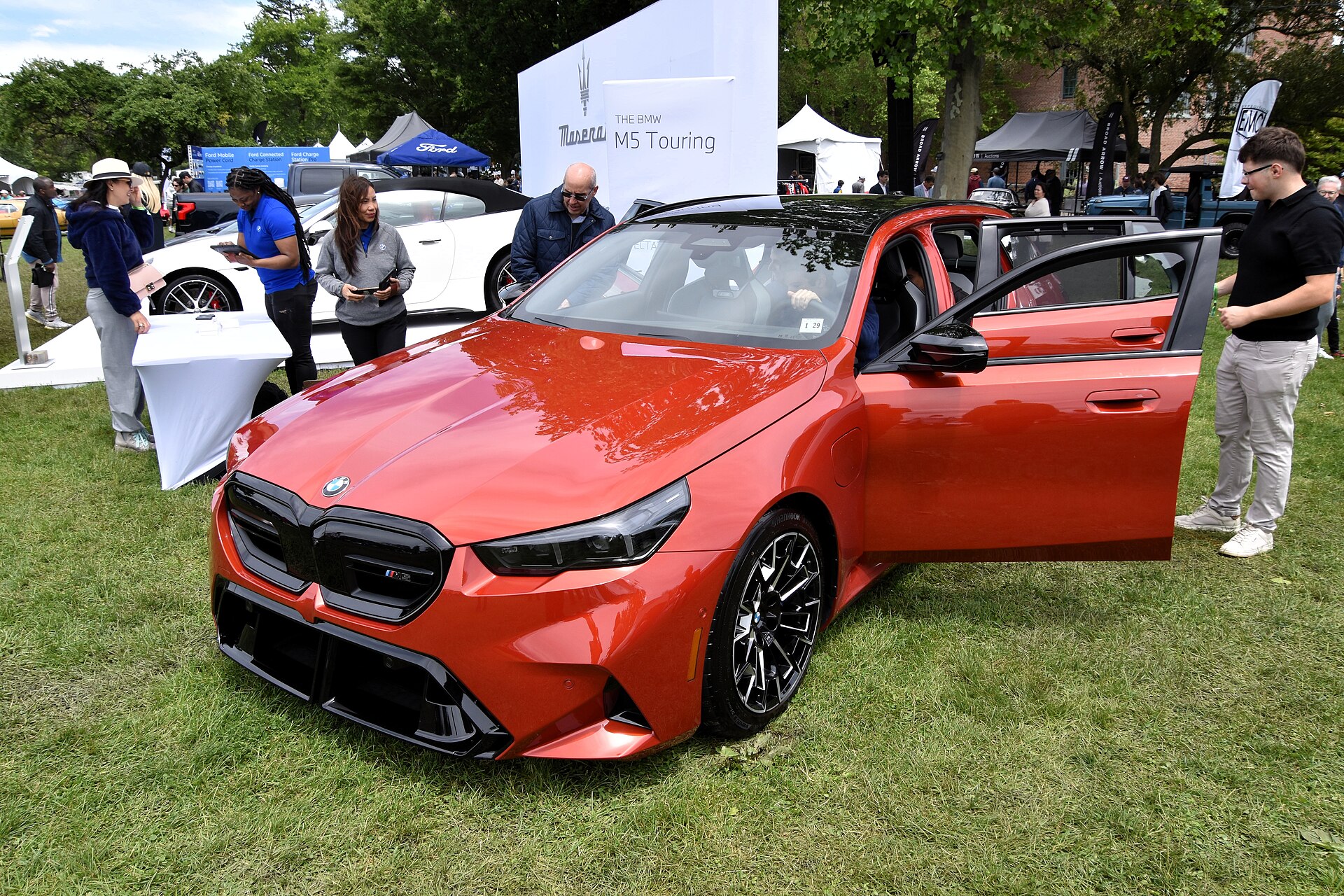 M5 G99 Touring in a real licensed photograph