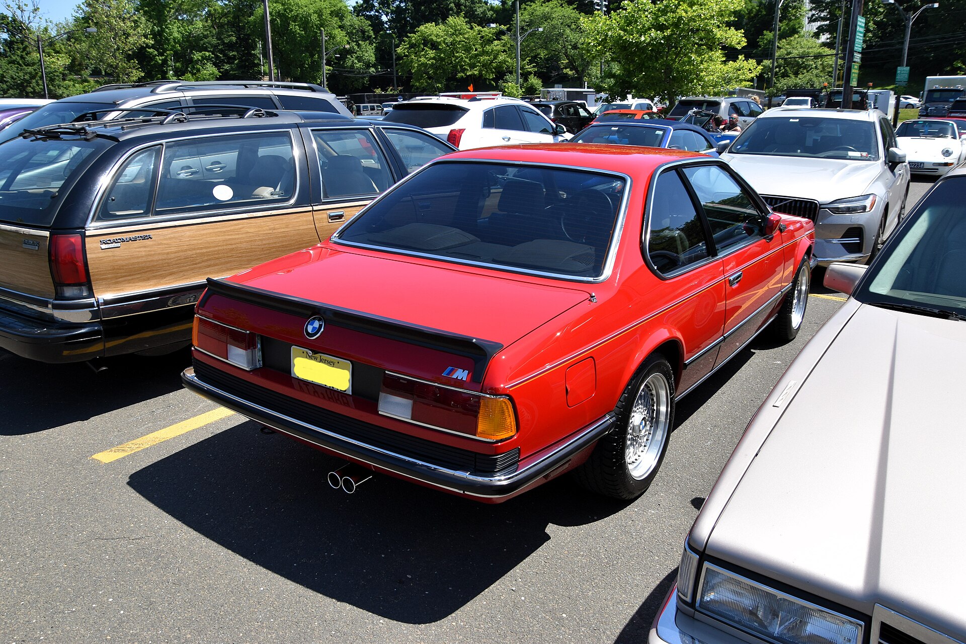 Купе BMW E24 на реальной лицензированной фотографии