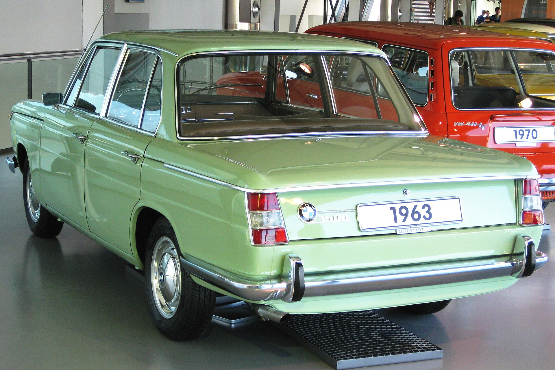 Седан BMW 1500–2000 на реальной лицензированной фотографии