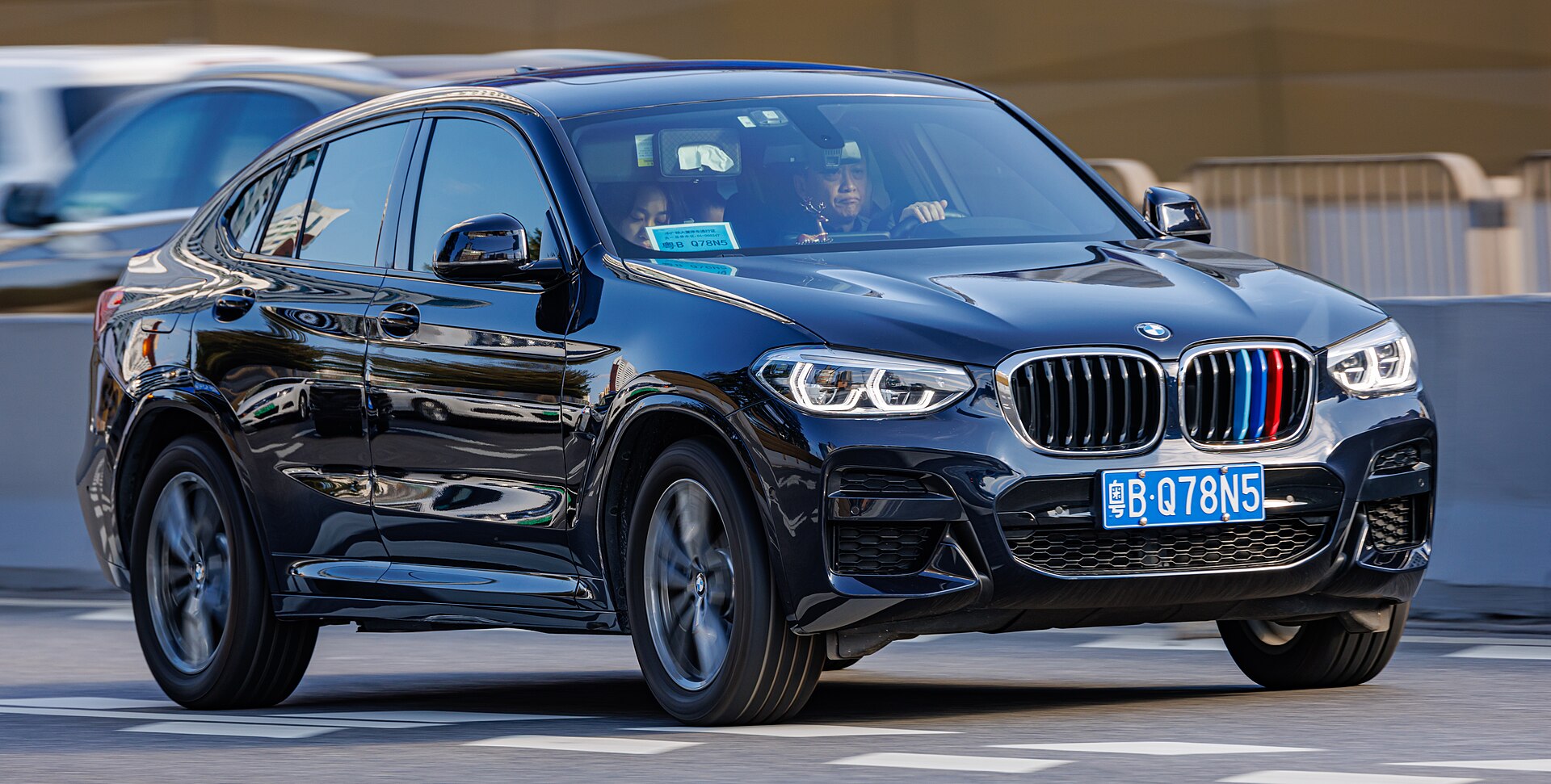 Кроссовер-купе SAC BMW G02 на реальной лицензированной фотографии